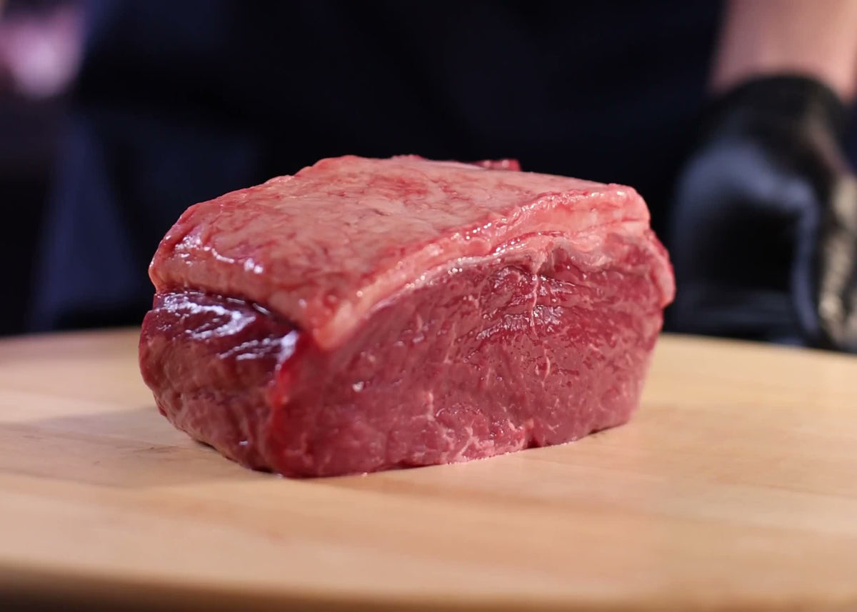 Mesa familiar con carne al horno